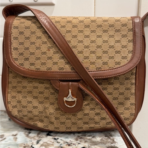 Gucci Tan Monogram Shoulder Bag - Picture 11 of 13